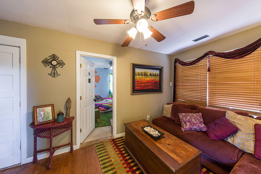 Shared Amenities For Quirky Cottage Rooms - Beachside Boutique Inn