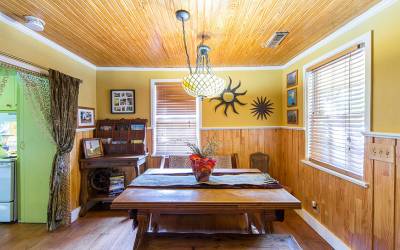 Shared Amenities For Quirky Cottage Rooms - Beachside Boutique Inn